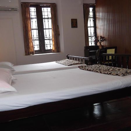 Madeleine Inn Kochi Esterno foto