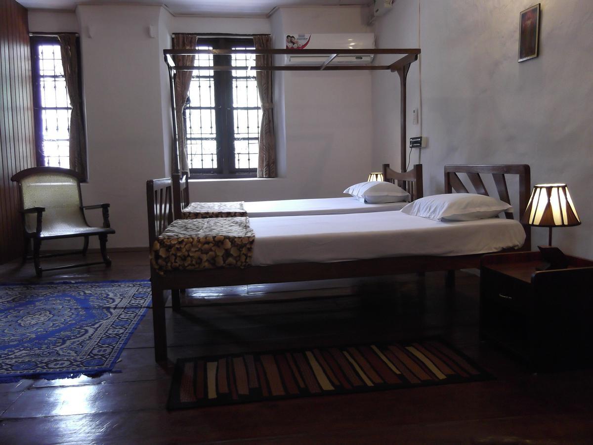 Madeleine Inn Kochi Esterno foto