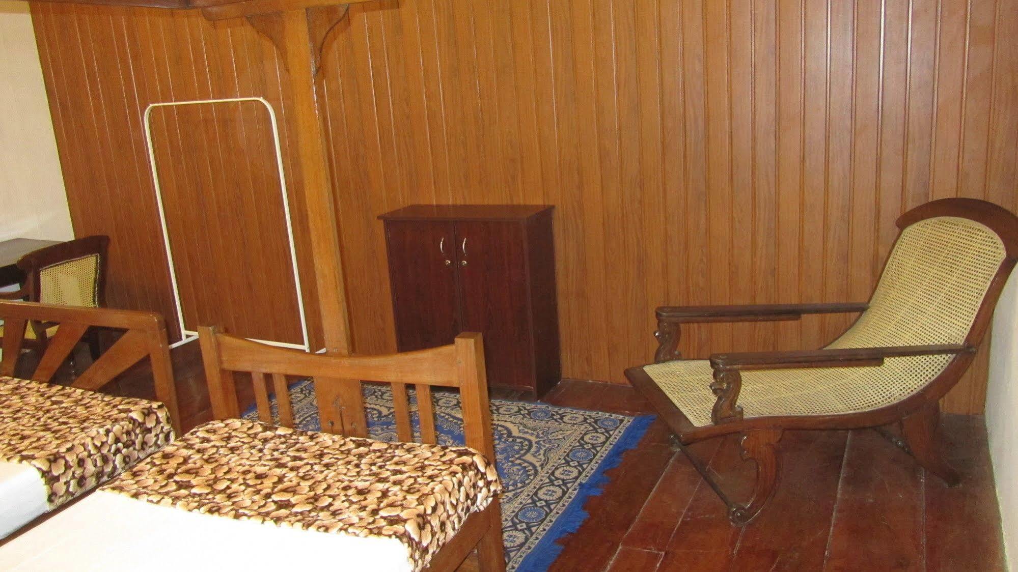 Madeleine Inn Kochi Esterno foto